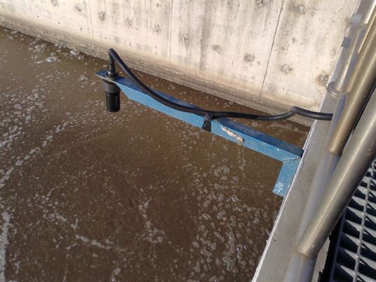 Open channel doppler wall-mounted ultrasonic flow measurement devices